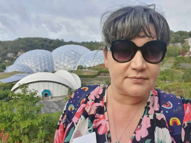 Layla taking a selfie in front of the Eden Project biomes